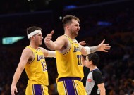 洛杉矶湖人训练开放日；窗口期止住颓势引欢呼；德甲在即；赛程密集仍需轮换(德甲赛程结束)-英雄联盟赔率