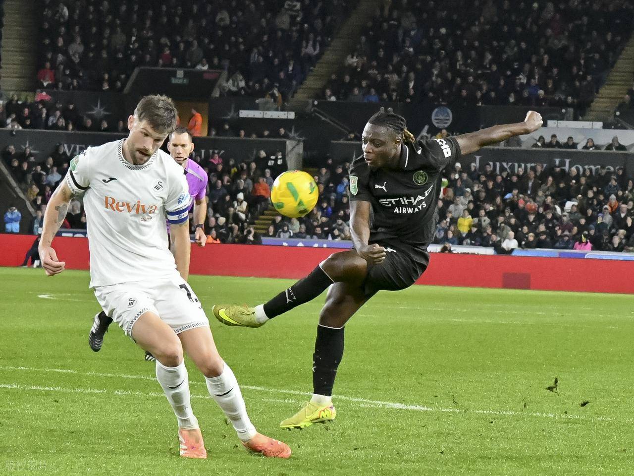 德甲转会期走向成谜；曼城造点机会；压力陡增；年轻球员得到机会(德甲日本球员转会)